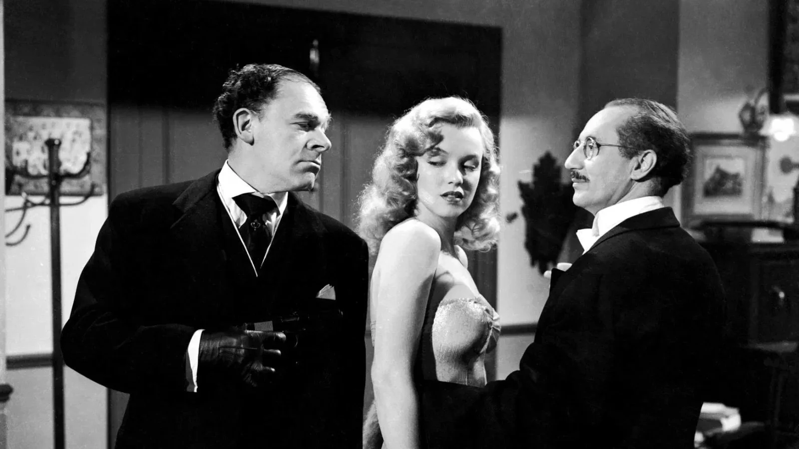 LOVE HAPPY 1949 Marx Brothers Marilyn Monroe Vintage Film Reproduction Postcard, изображение 3