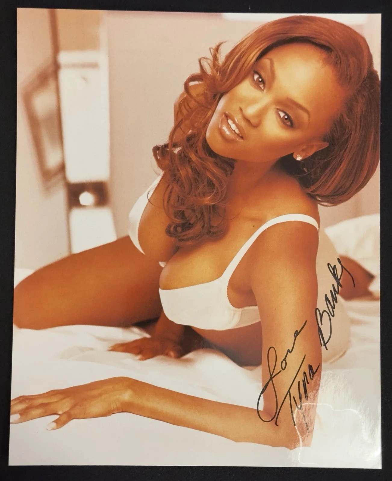 Tyra Banks — Tyra Banks Autographed 8x0 Photo with COA
