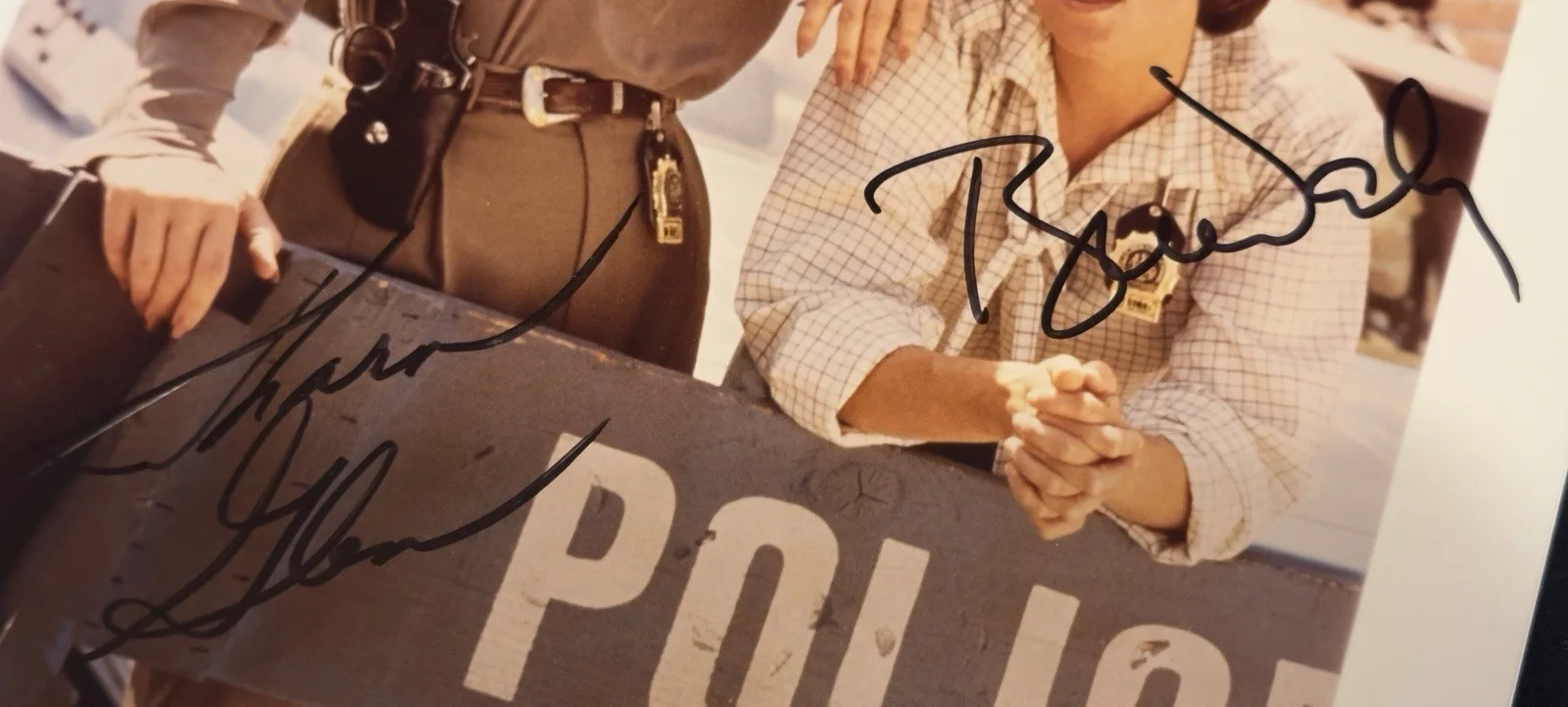 Sharon Sharon Gless, Tyne Daly — Sharon Gless & Tyne Daly - Cagney & Lacy Autographed 8x10 Photo, изображение 2