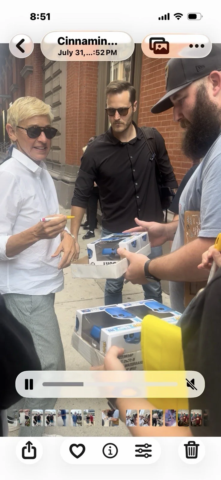 Ellen Degeneres — Ellen DeGeneres SIGNED AUTOGRAPHED Funko Pop 618 Limited Edition JSA COA, image 4