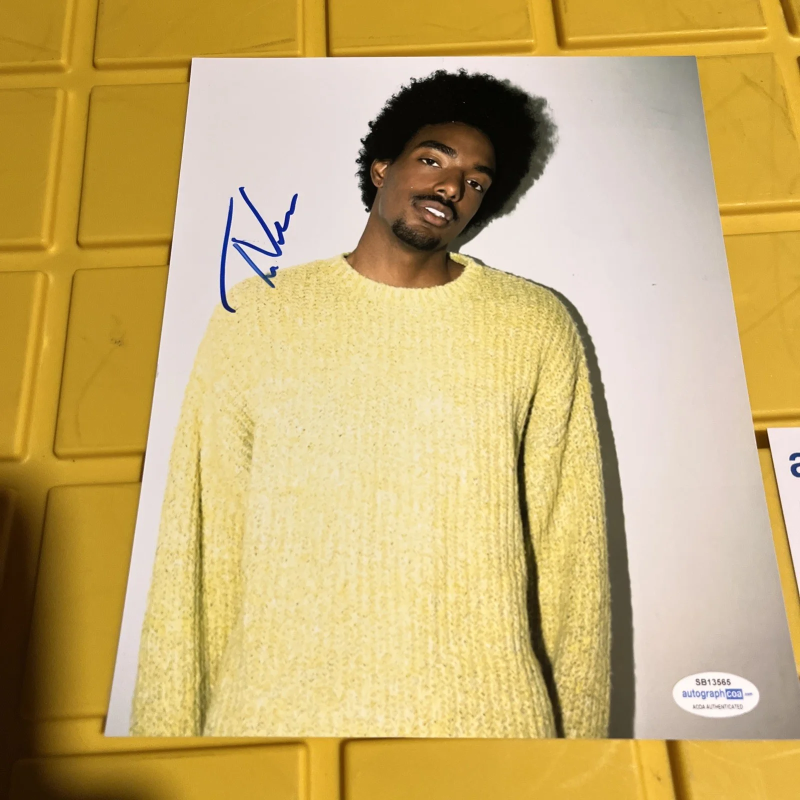 Tai Verdes signed photo 8x10 ACOA autographed A-OK Stuck In The Middle, изображение 3