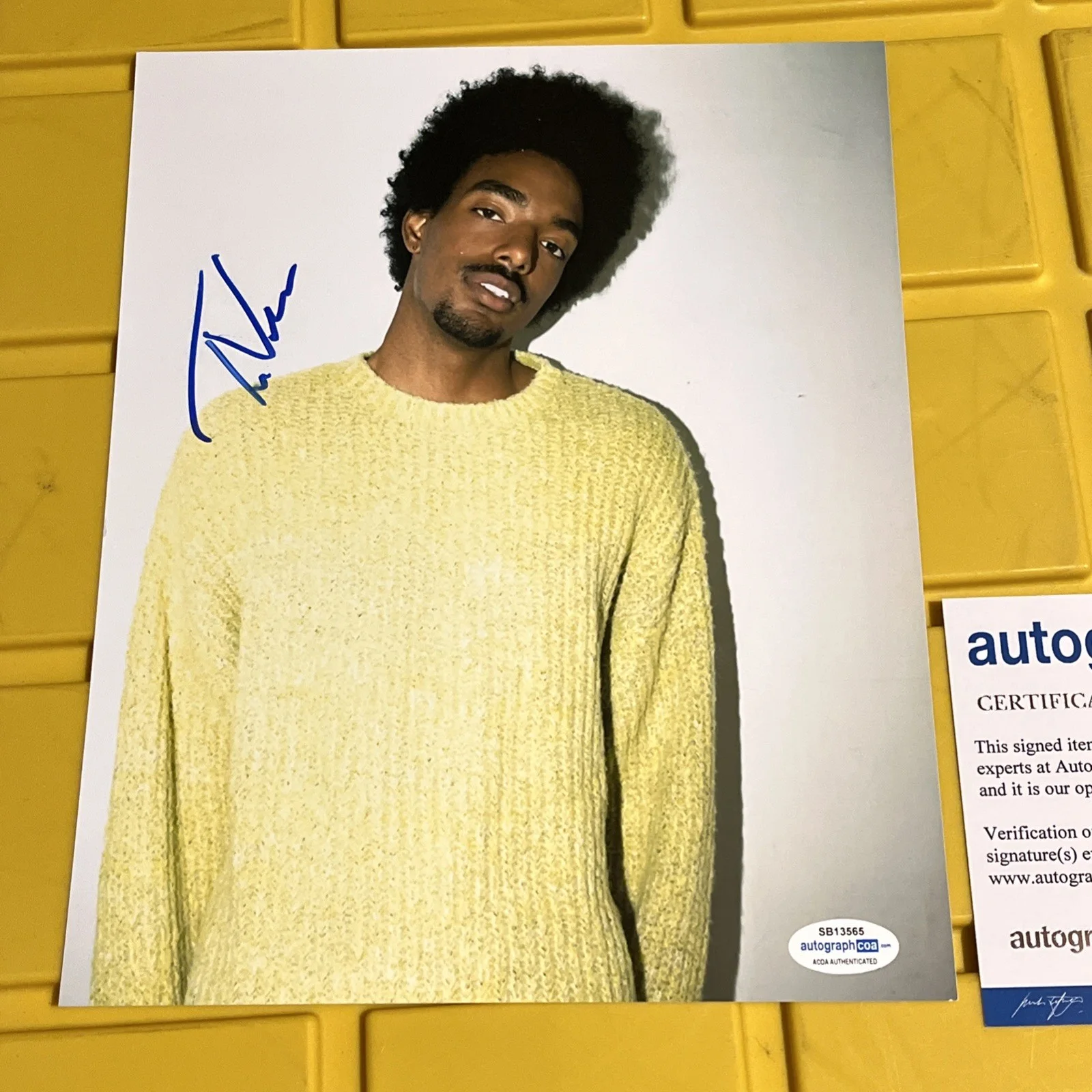 Tai Verdes signed photo 8x10 ACOA autographed A-OK Stuck In The Middle, изображение 5
