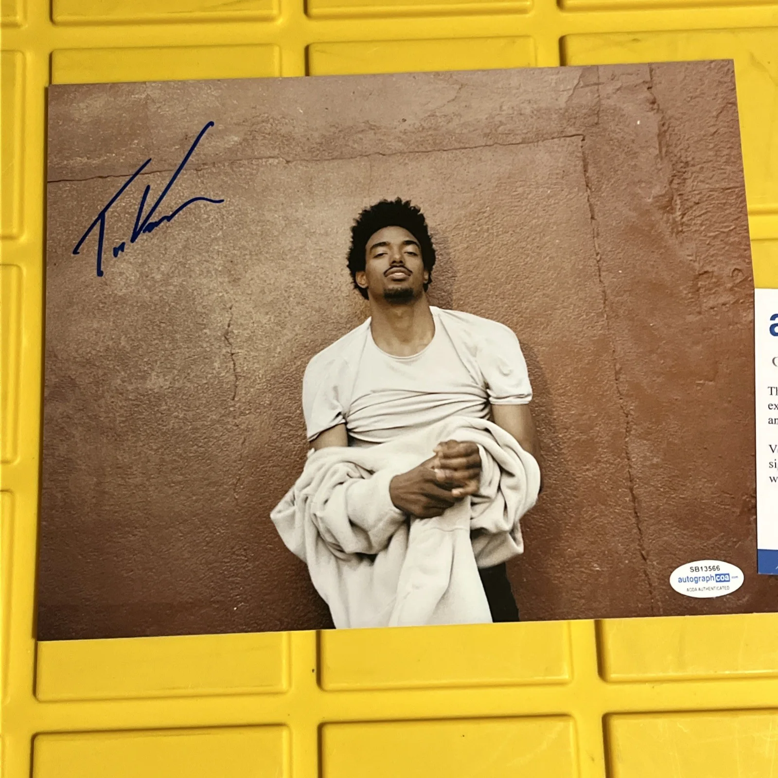Tai Verdes signed photo 8x10 ACOA autographed A-OK Stuck In The Middle, изображение 3