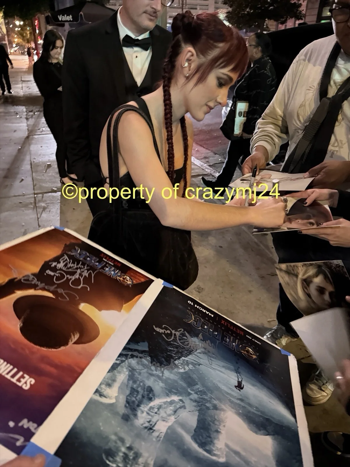 7 Signed One Piece Mikaela Hoover Sophia Caruso Camrus Johnson Autograph Proof, image 5