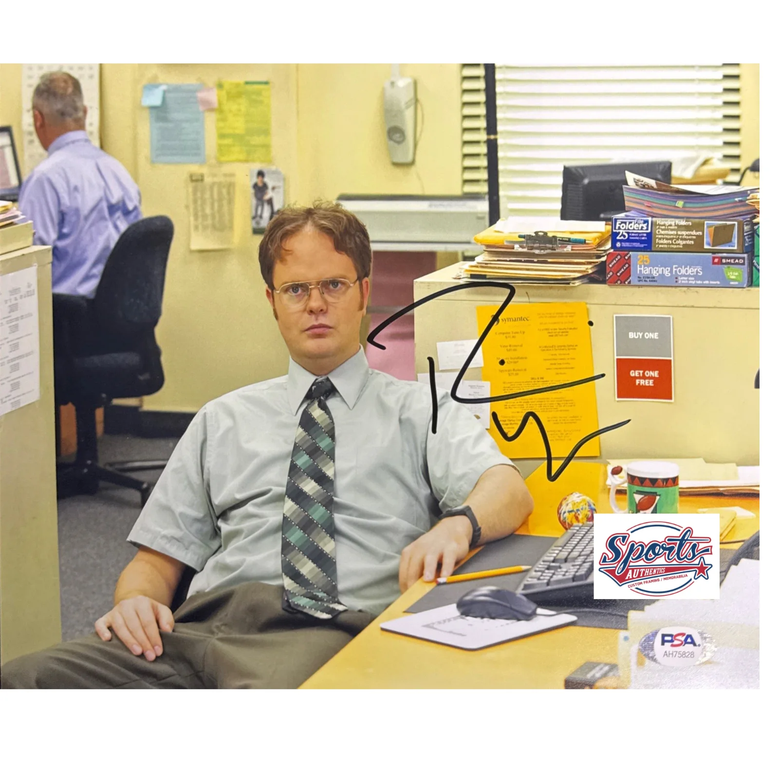 Rainn Wilson — Rainn Wilson Signed 8x10 The Office Dwight Schrute Photo PSA AH75828