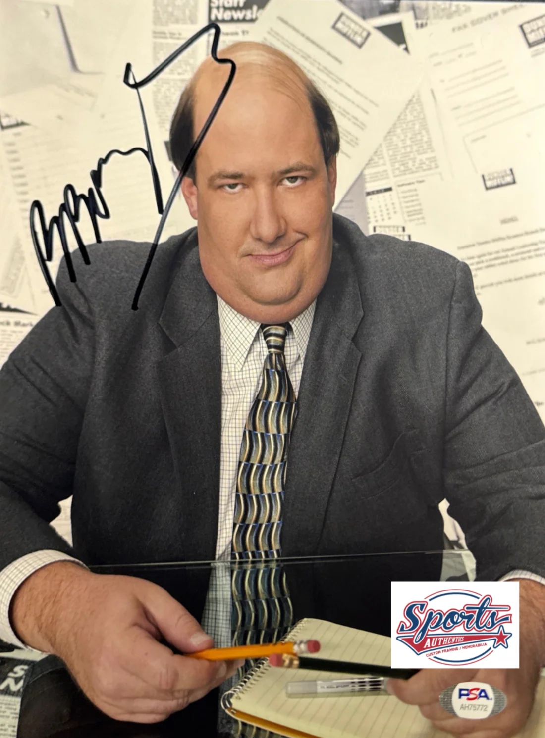 Brian Baumgartner — Foto assinada por Brian Baumgartner 8x10 The Office Kevin Malone PSA AH75722