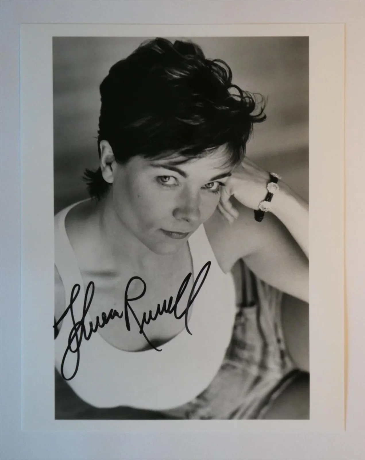 Theresa Russell — Theresa Russell Signed B&W 8x10 Photo Autographed