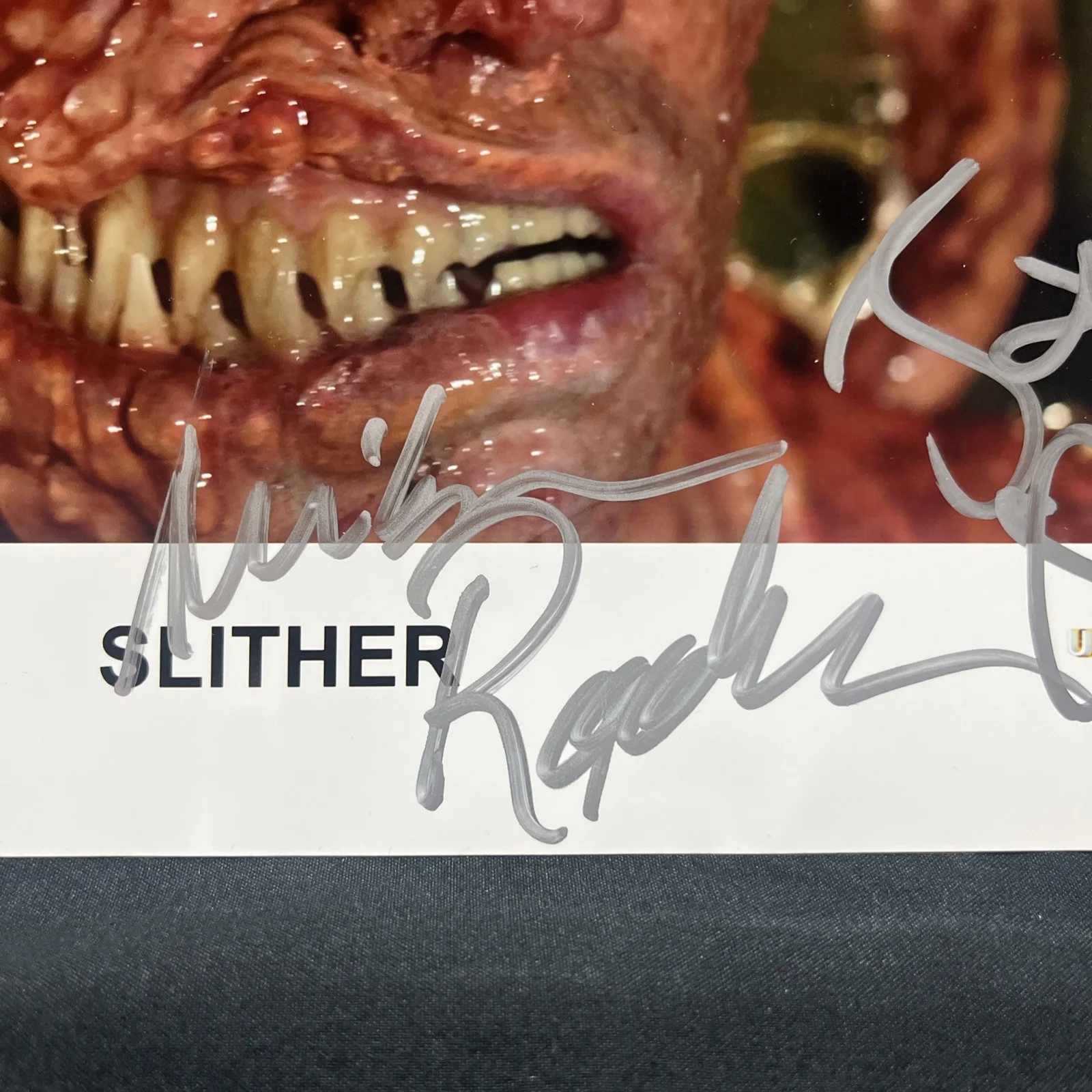 SLITHER James Gunn / Jenna Fischer +3 SIGNED Autograph 8x10 Color Photo, изображение 4