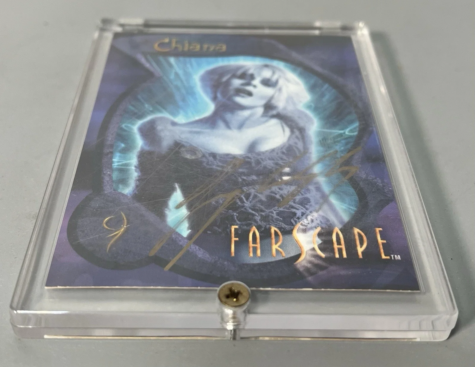 Gigi Edgley — Gigi Edgley FARSCAPE Chiana trading card Autographed SF6 Rittenhouse 2000, изображение 3