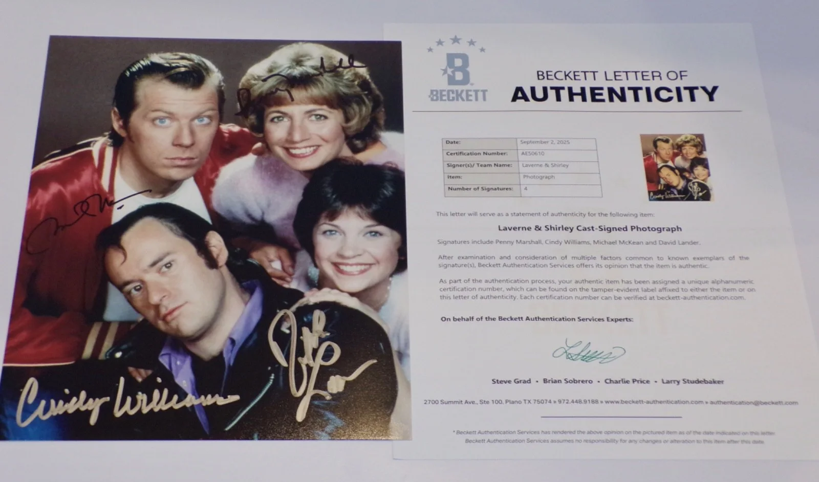Penny Marshall, Cindy Williams, Michael McKean, David L. Lander — LAVERNE & SHIRLEY Cast: Marshall, Williams, McKean, Lander SIGNED 8x10 BAS COA