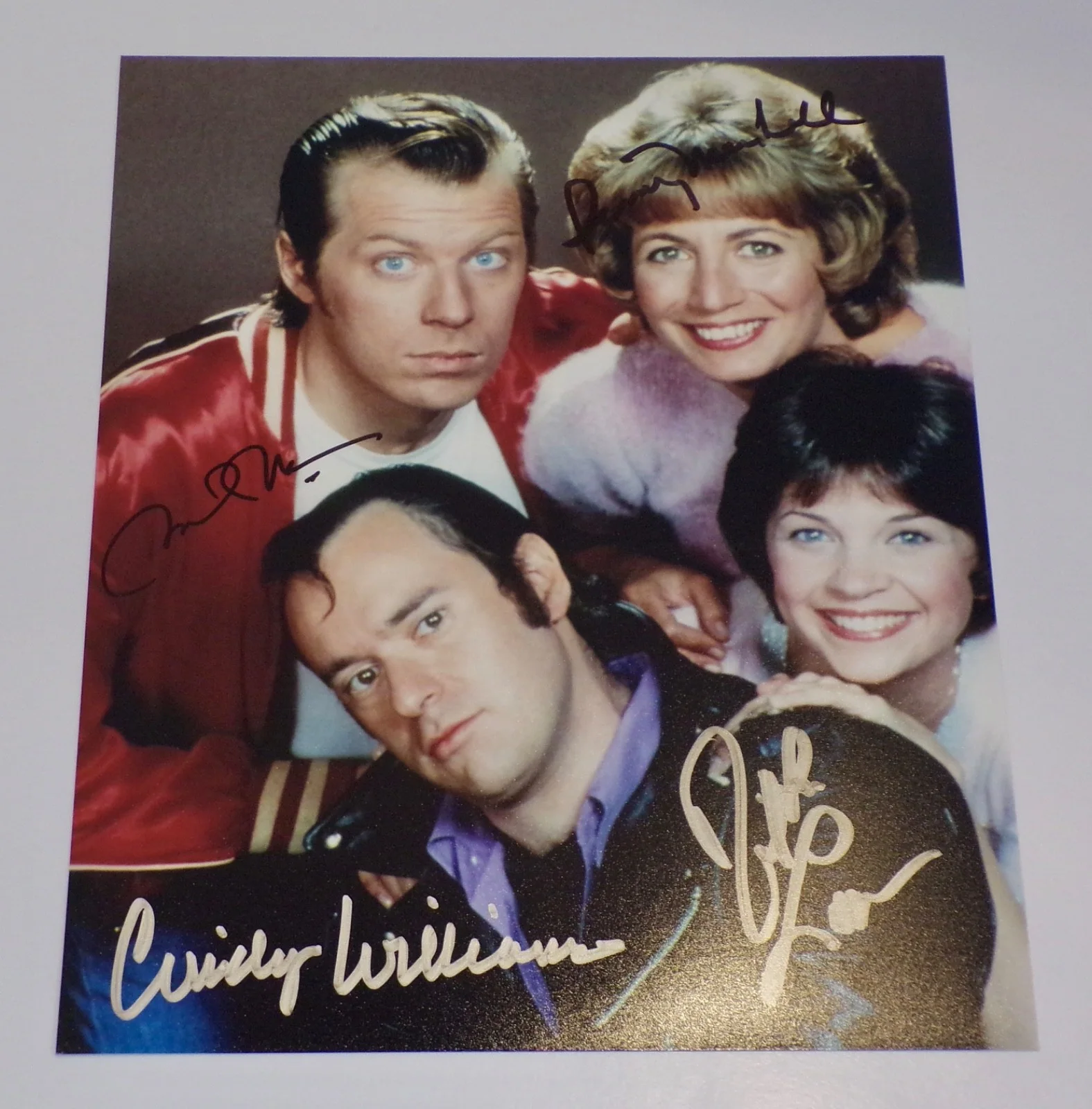 Penny Marshall, Cindy Williams, Michael McKean, David L. Lander — LAVERNE & SHIRLEY Cast: Marshall, Williams, McKean, Lander SIGNED 8x10 BAS COA, изображение 2