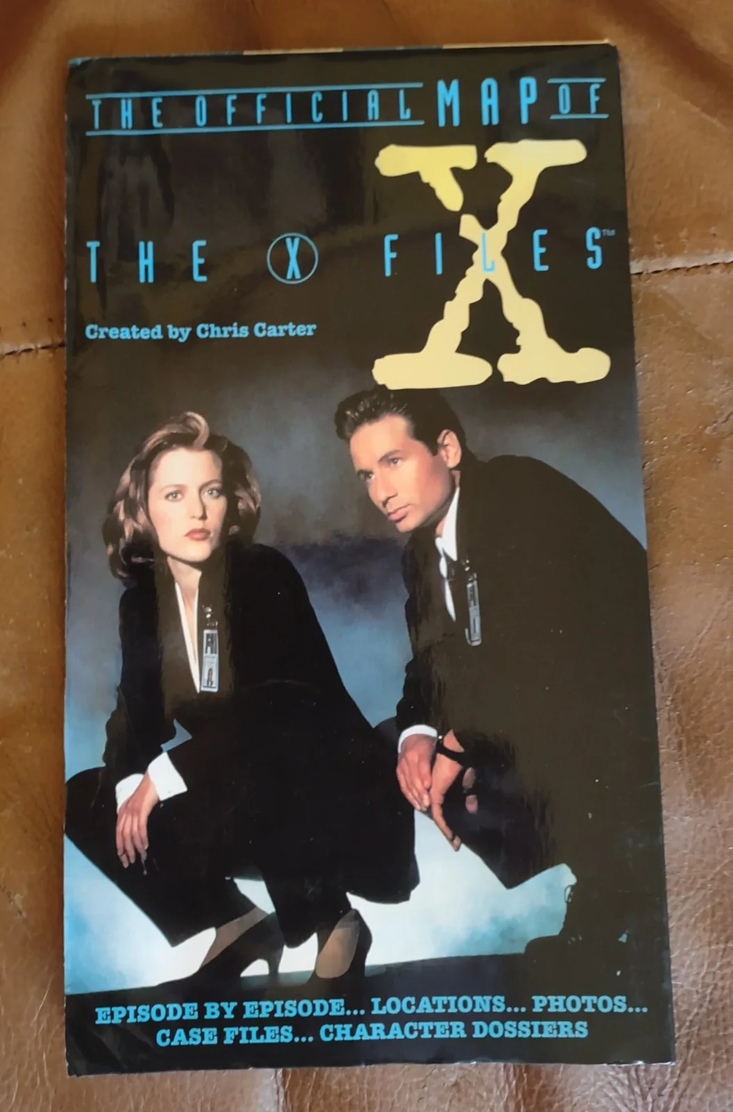 Duchovny, Anderson — The Official Map of The X-Files signed by Duchovny and Anderson w/ bonus prop, изображение 3