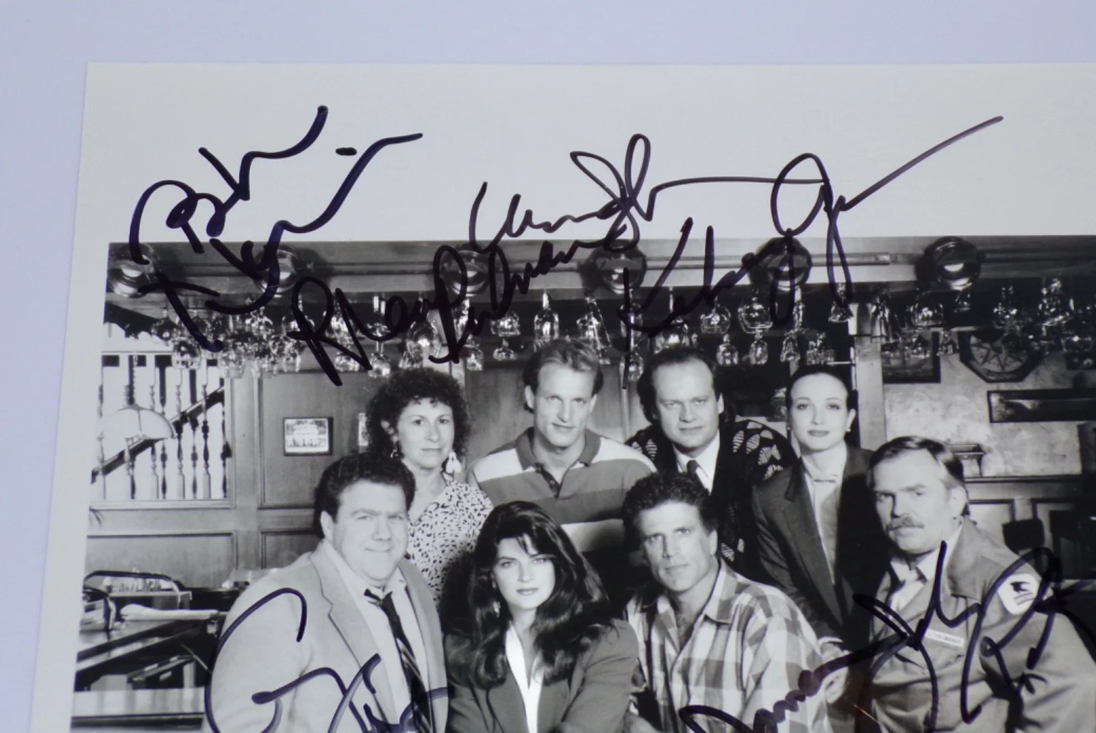 Ted Danson, Kirstie Alley, Woody Harrelson, Kelsey Grammer — CHEERS Cast: Danson Woody Wendt Alley Ratz Bebe Kelsey Rhea SIGNED 8x10 BAS COA, изображение 3