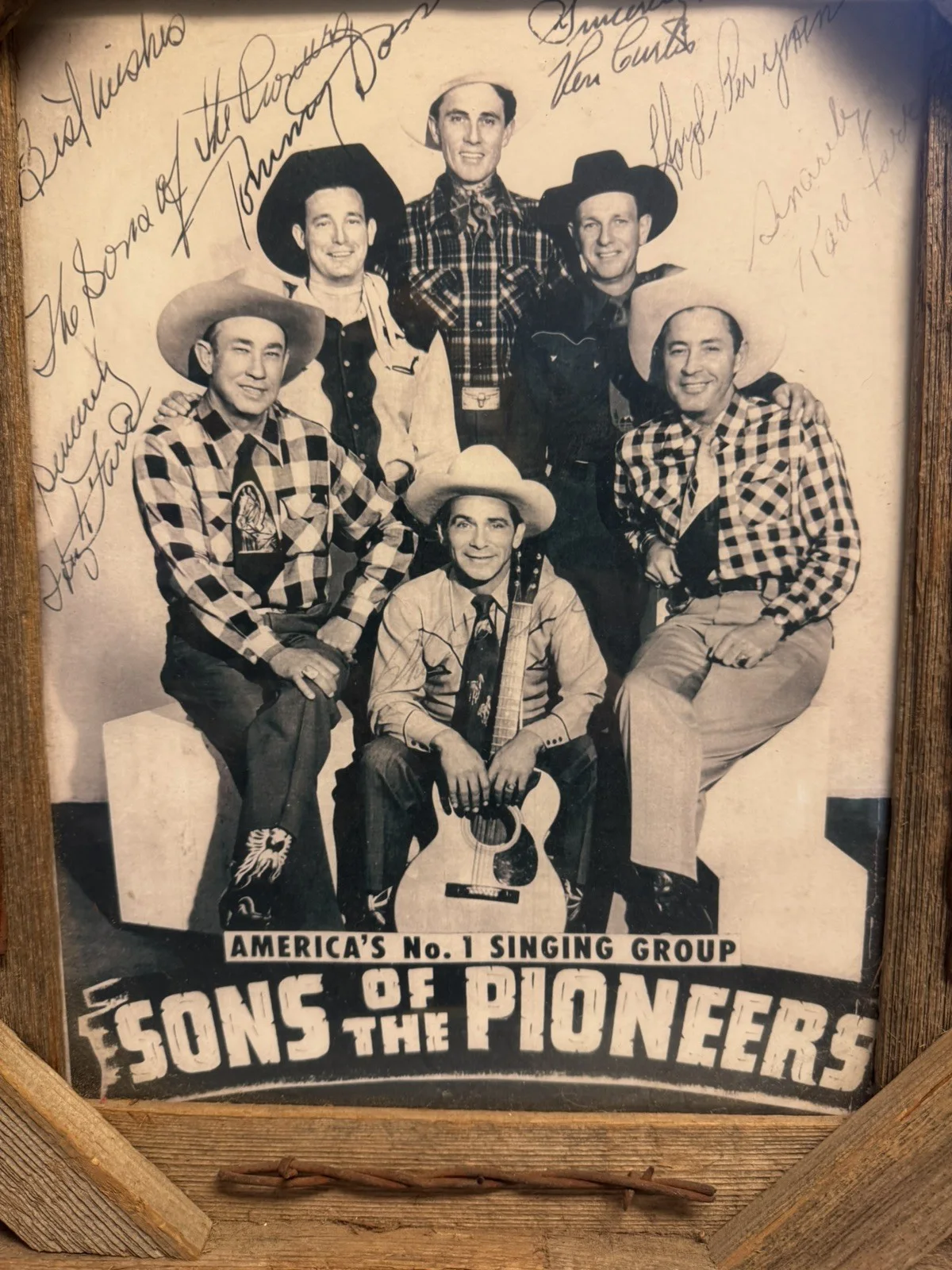 Vtg The Sons of the Pioneers Autographed Photo Doss Farr, etc Framed Rustic, изображение 3