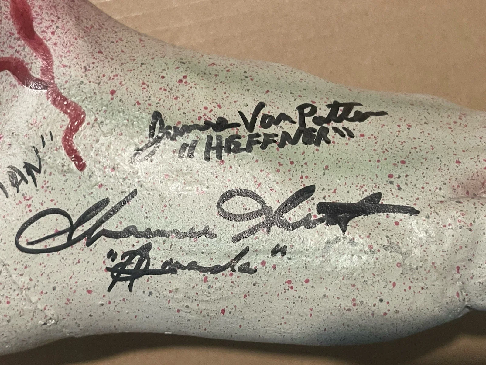 Costas Mandylor Shawnee S.James Patten Tanedra H — Costas Mandylor Shawnee Smith James Patten Tanedra Howard Signed Bloody Foot SAW, изображение 3