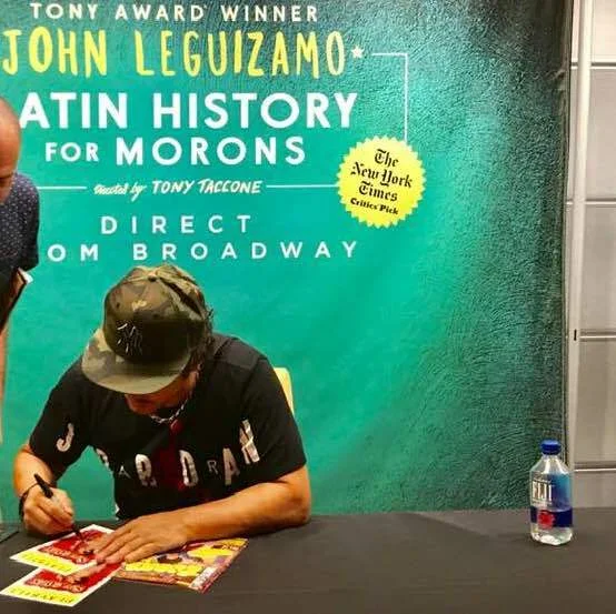 John Leguizamo Signed In Person Sexaholix Playbill w/ EXACT PROOF - Authentic, изображение 2