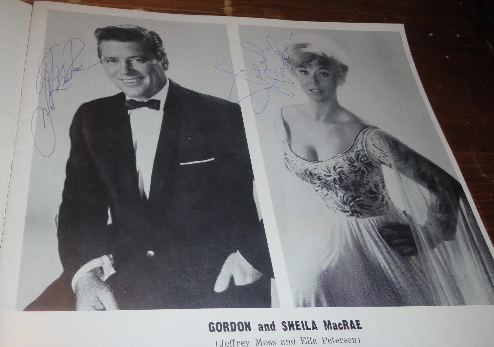 BELLS R RINGING GORDON SHEILA MACRAE ALAN KASS SIGNED OPERA PLAY SIGNED PROGRAM, image 3