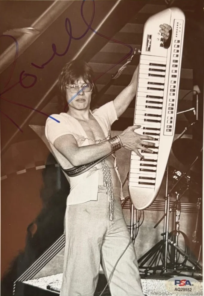 Roger Powell — ROGER POWELL SIGNED AUTOGRAPHED 8X10 PHOTO UTOPIA RUNDGREN RARE PROBE PSA, изображение 2