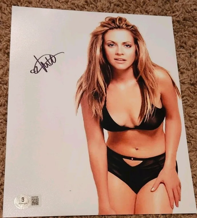 Melissa Joan Hart — Melissa Joan Hart Sexy signed autographed 8x10 photo. Beckett certified