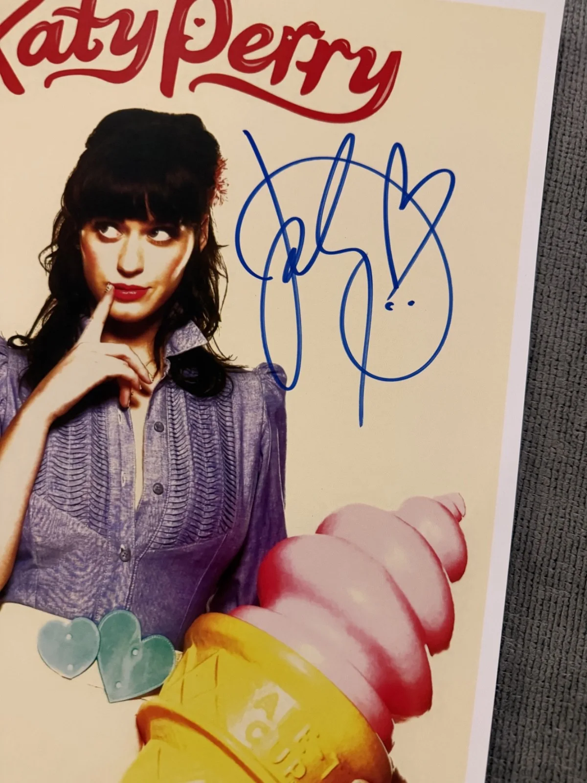 Katy Perry Hand Signed 11x17 Poster w/ COA – Authentic Pop Autograph, image 2