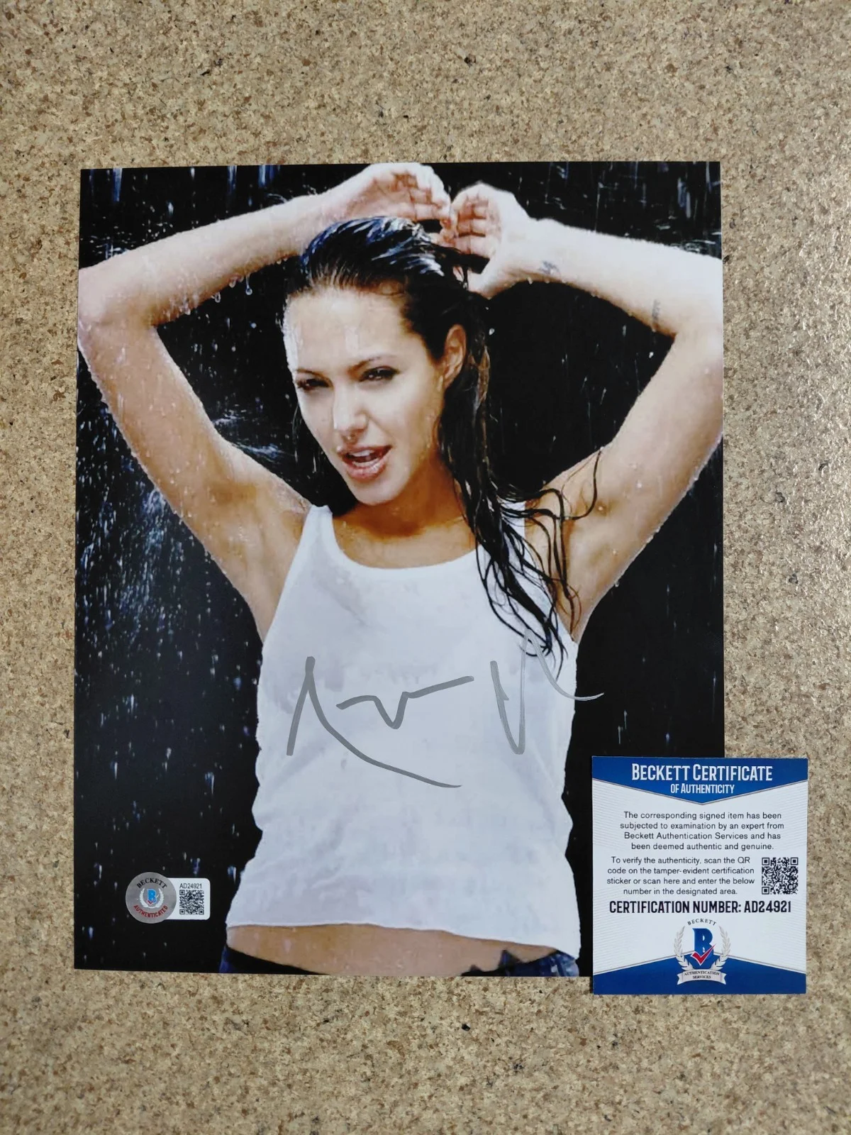 Angelina Jolie — Angelina Jolie Signed 8x10 Photo Sexy Beckett BAS Authentic COA Autograph, изображение 2