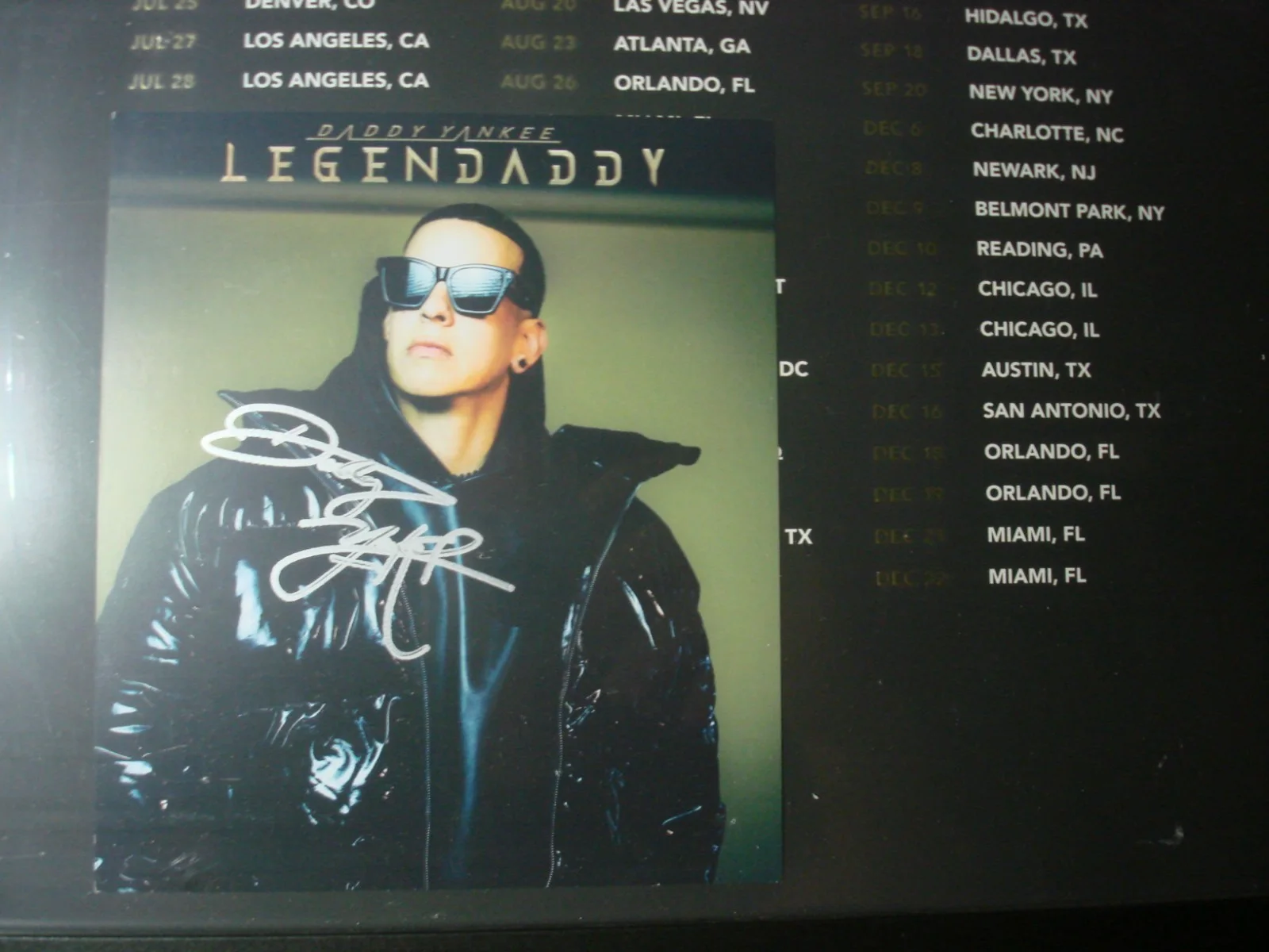 SIGNED AUTOGRAPHED DADDY YANKEE LEGENDARY CARD WITH TOUR POSTER FRAMED, image 2