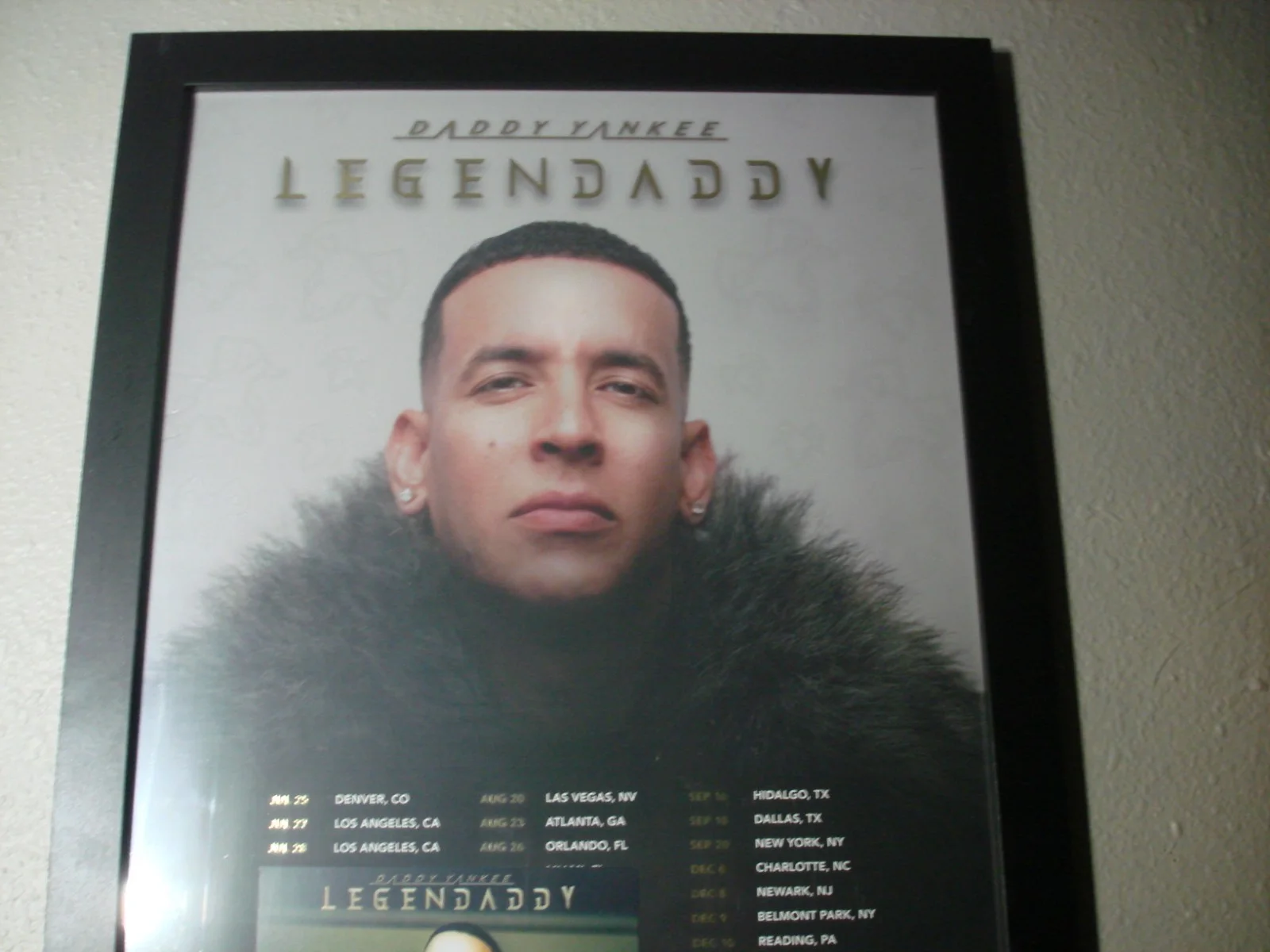 SIGNED AUTOGRAPHED DADDY YANKEE LEGENDARY CARD WITH TOUR POSTER FRAMED, image 3
