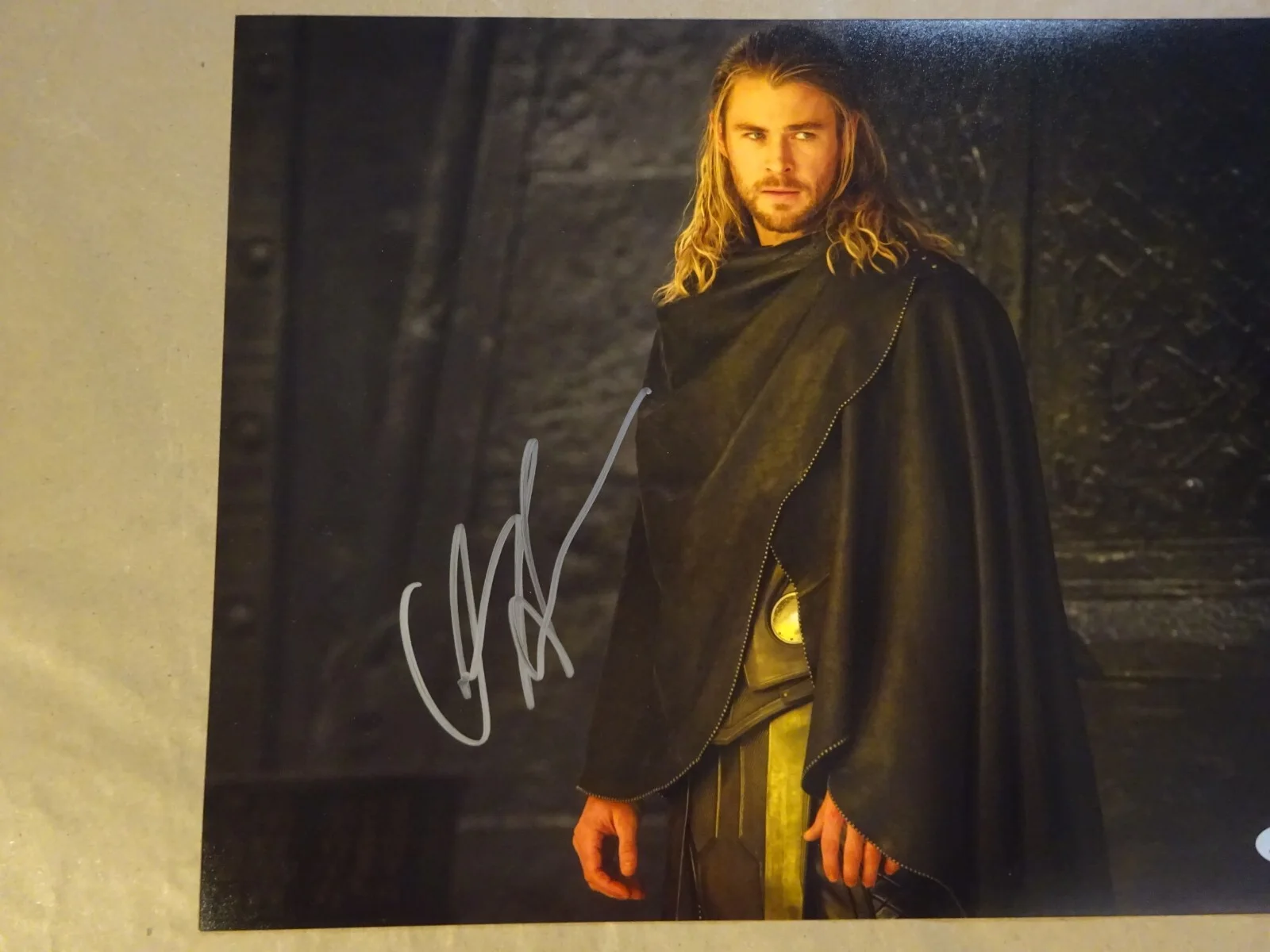 Chris Hemsworth — Signed Chris Hemsworth Autographed 11"x14" Photo Thor Beckett BAS COA, изображение 3