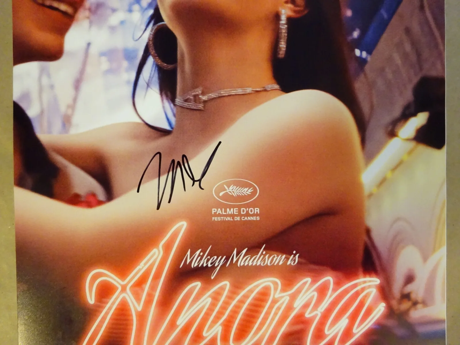 Mikey Madison — Signed Mikey Madison Autographed 11"x17" Anora Photo Beckett BAS COA, изображение 3
