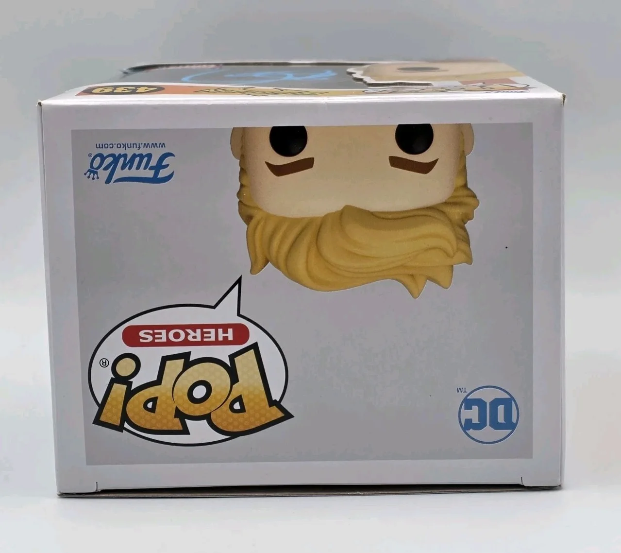 Justin Hartley — Justin Hartley Signed Aquaman Hero's Limited Edition Funko Pop 439 Beckett, image 2