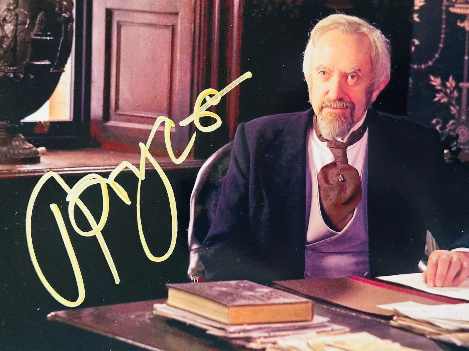 Jonathan Pryce — Jonathan Pryce signed 8x10 photo. Pirates, Two Popes. Awards Winner, image 2