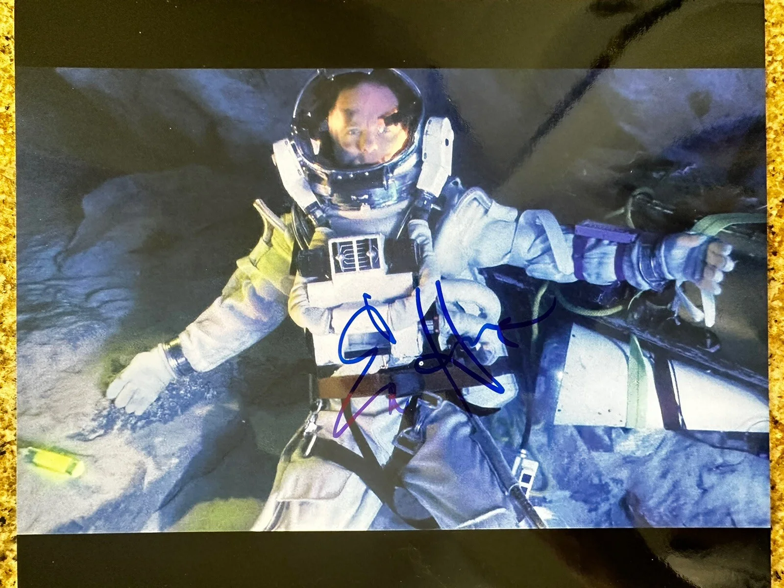 Ed Harris — Ed Harris signed 8x10 photo in Person Proof. James Cameron’ The Abyss