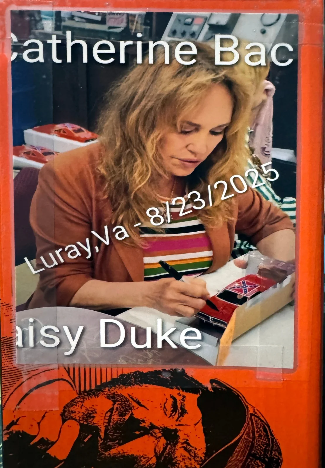 Catherine Bach w/ Daisy Insc — Catherine Bach signed Dukes of Hazzard 1:25 Scale Dodge Charger Diecast Car- COA, изображение 3