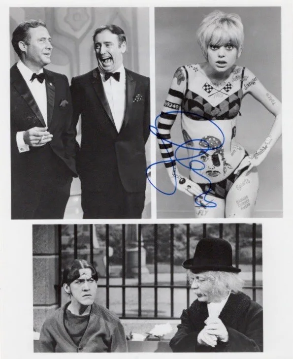 GOLDIE HAWN — GOLDIE HAWN IN PERSON SIGNED PHOTO FROM TV'S LAUGH IN