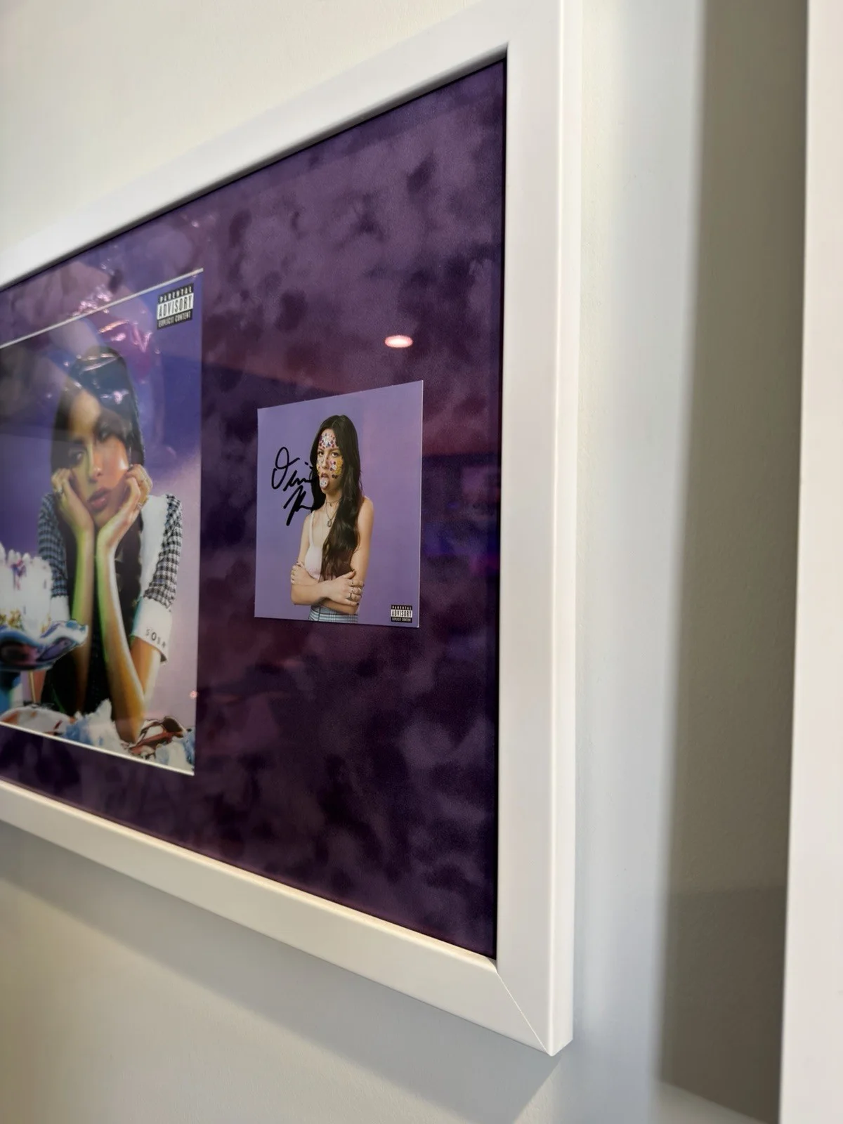 Olivia Rodrigo — Olivia Rodrigo Autographed Signed Custom Framed Sour CD Insert + Vinyl, image 4