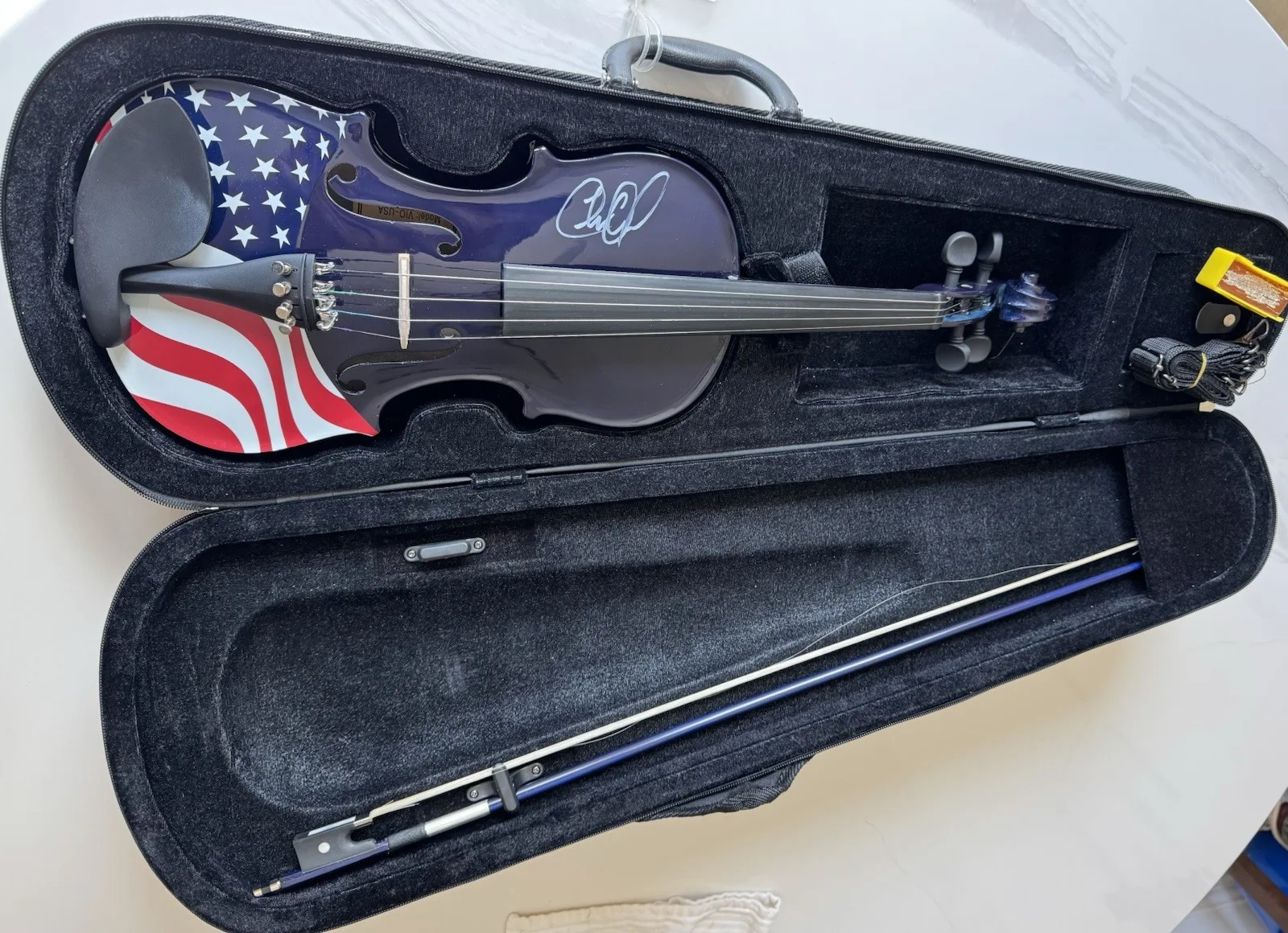 Charlie Daniel's Autographed American Flag Fiddle (NRA) with CD & case (READ), изображение 3