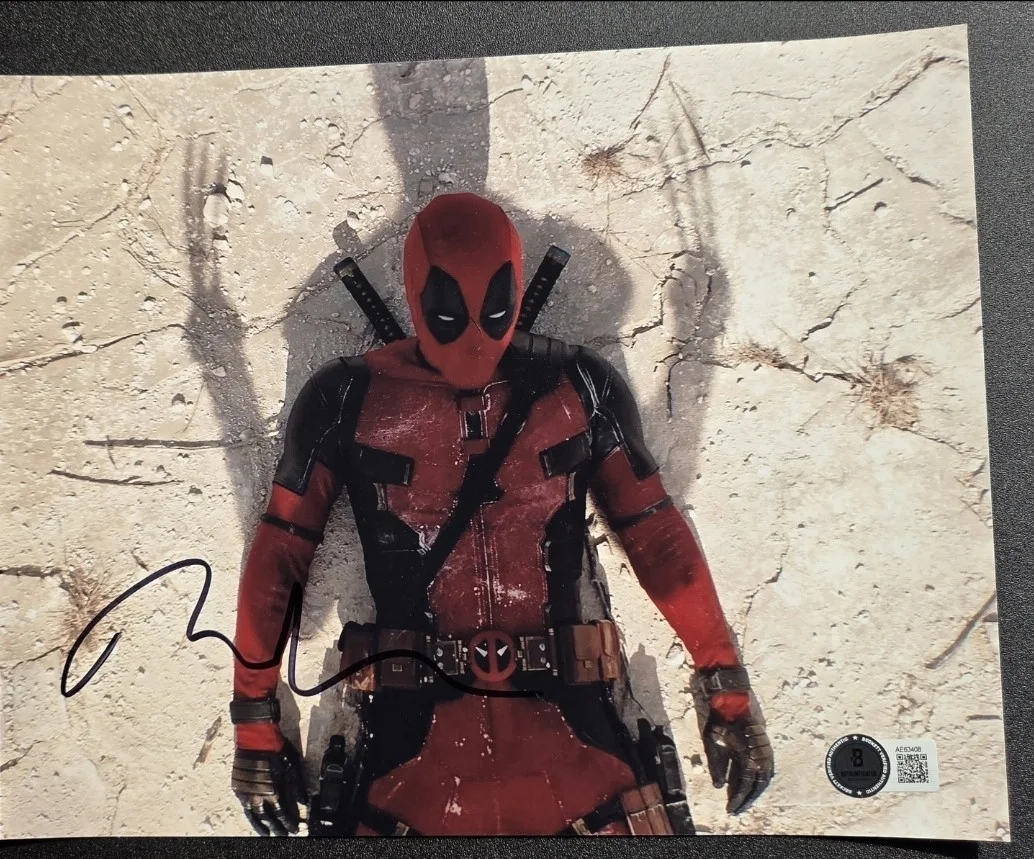 Ryan Reynolds — RYAN REYNOLDS - 8x10 Signed Autograph Auto Photo Deadpool Wolverine Beckett BAS