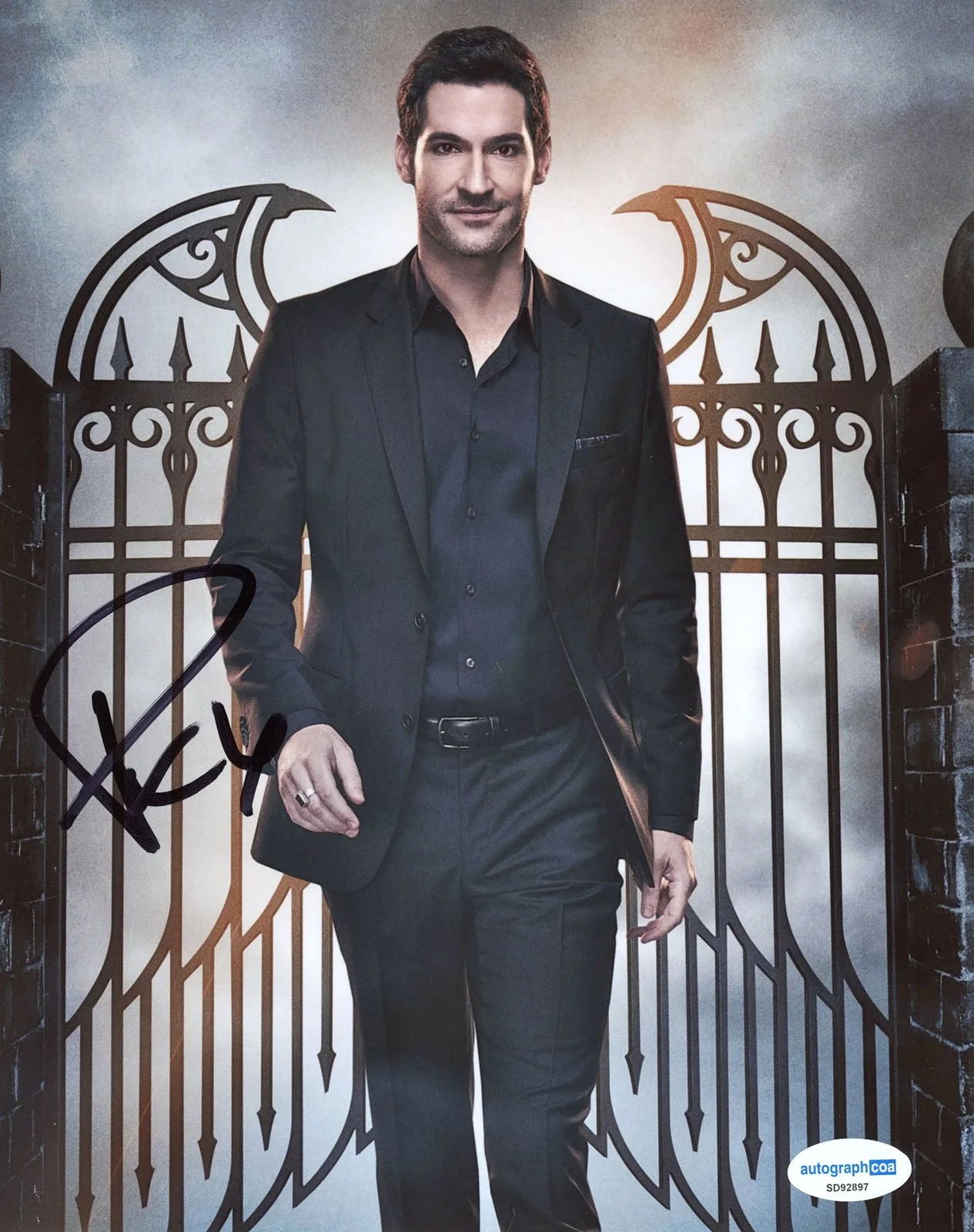 Tom Ellis — Tom Ellis signed "LUCIFER" 8x10 Photo EXACT PROOF f CIA Auto SEXY Hot ACOA COA, изображение 4