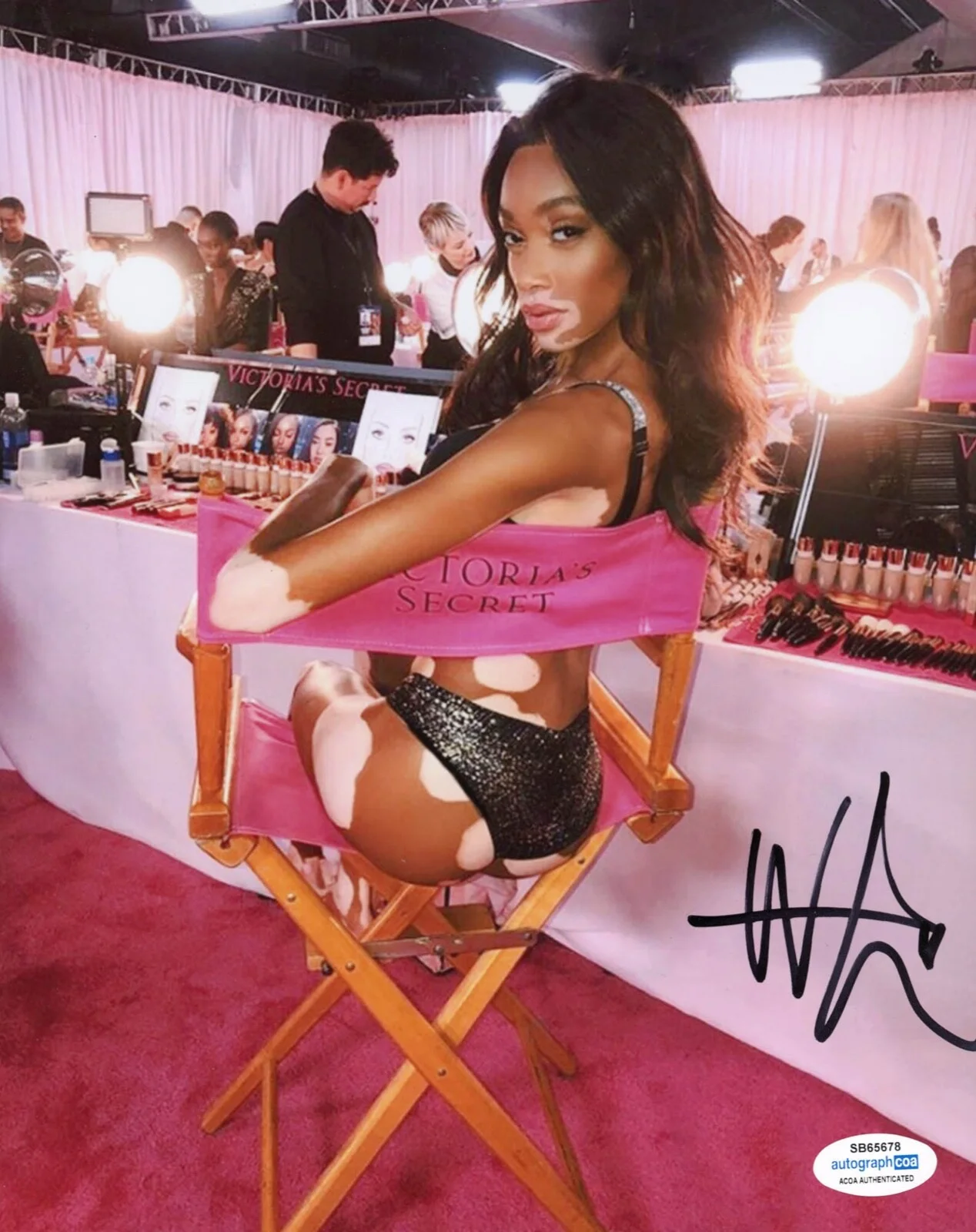 WINNIE HARLOW — Winnie Harlow signed 8x10 Photo "VICTORIA'S SECRET FASHION SHOW" j Sexy ACOA COA, изображение 3