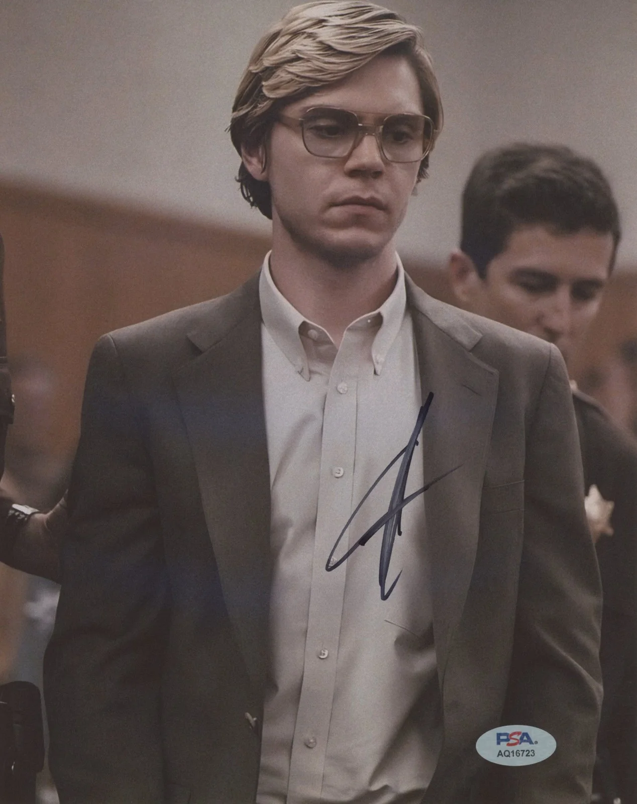 Evan Peters — Evan Peters Dahmer – Monster Authentic Signed 8x10 Photo PSA/DNA #AQ16723