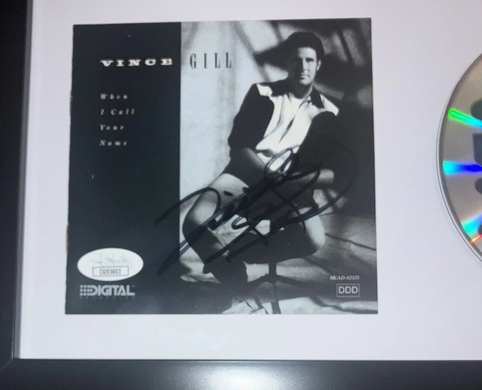 VINCE GILL SIGNED AUTOGRAPHED WHEN I CALL YOUR NAME CD ALBUM FRAMED JSA COA RARE, изображение 2