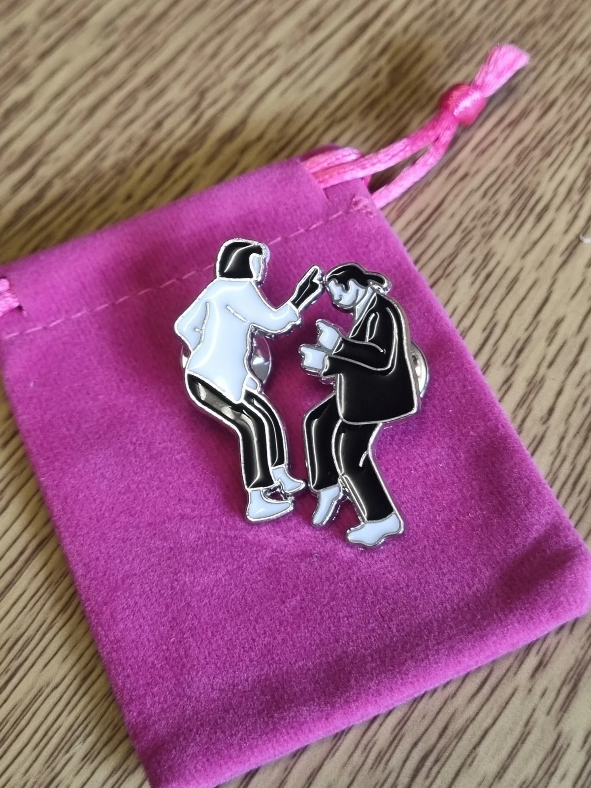Pulp Fiction Vincent Vega & Mia Wallace Dance Duo Metal Enamel Pin Badge New, изображение 2
