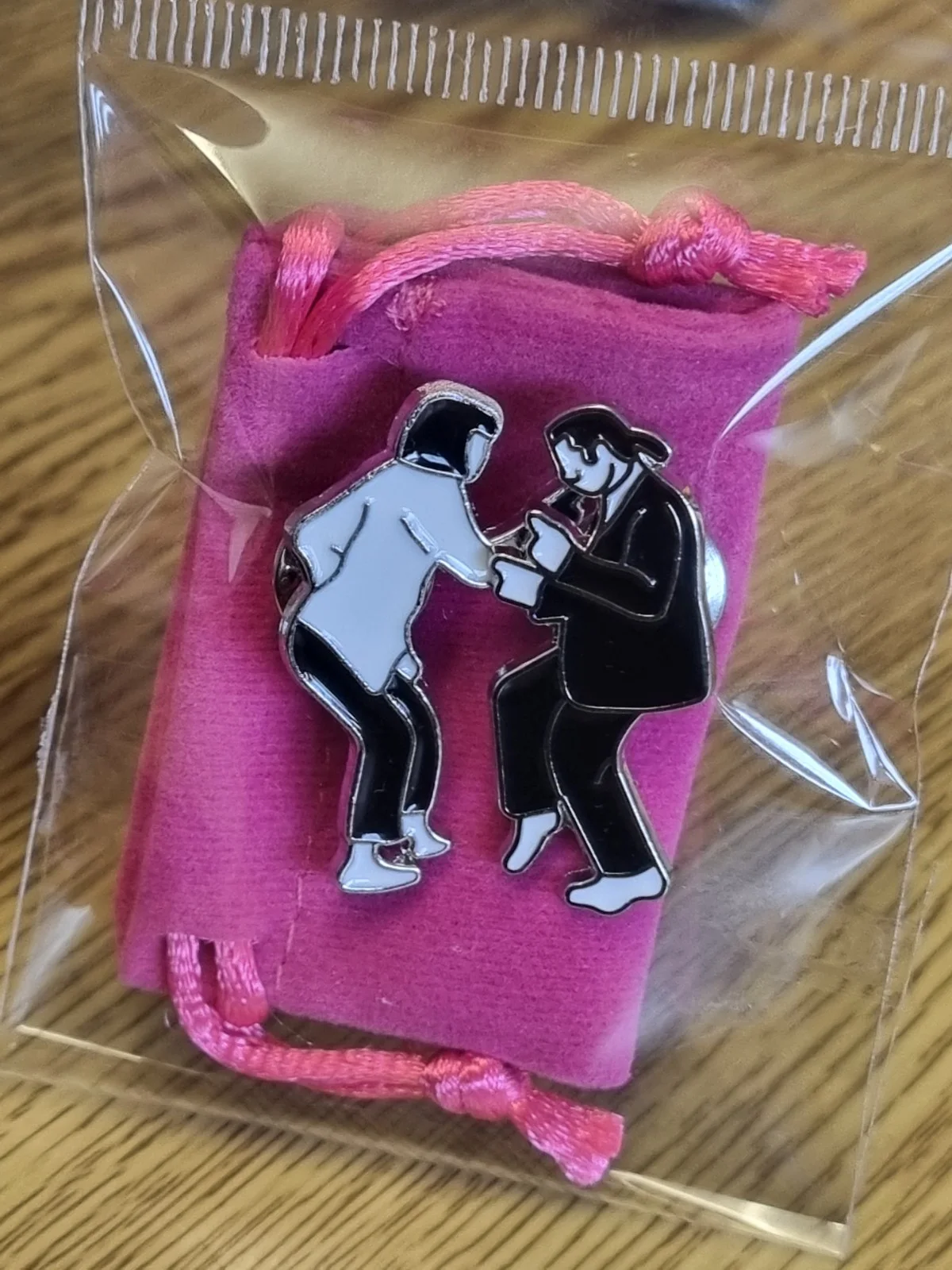 Pulp Fiction Vincent Vega & Mia Wallace Dance Duo Metal Enamel Pin Badge New, изображение 4
