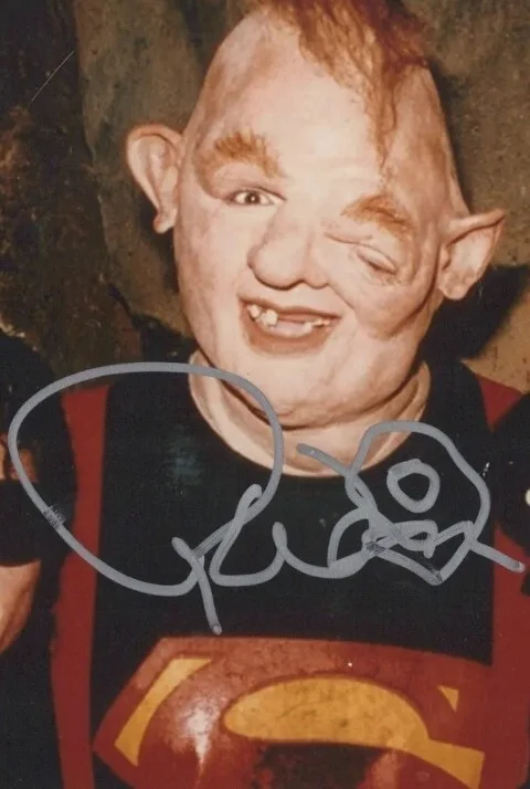 Randell widner — "The Goonies" - RANDELL WIDNER as stunt 'Sloth' - Signed 8x10 Photo w/COA., изображение 3