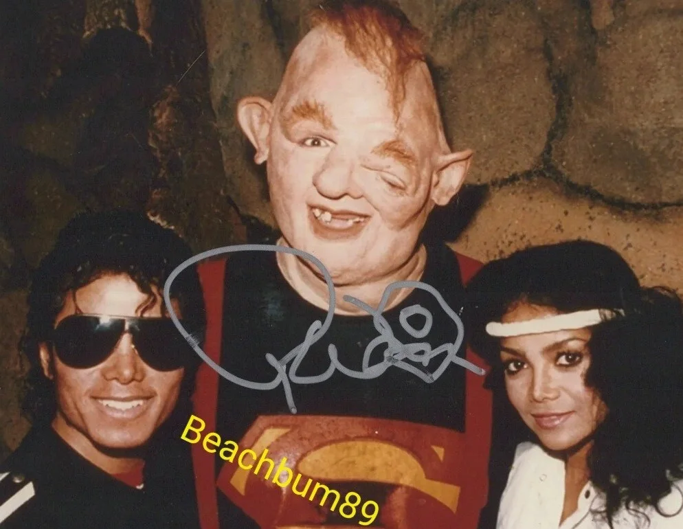 Randell widner — "The Goonies" - RANDELL WIDNER as stunt 'Sloth' - Signed 8x10 Photo w/COA., изображение 4