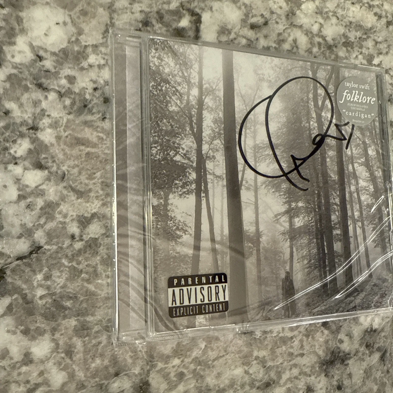 RARE Taylor Swift signed Folklore CD With HEART - Sealed, image 3