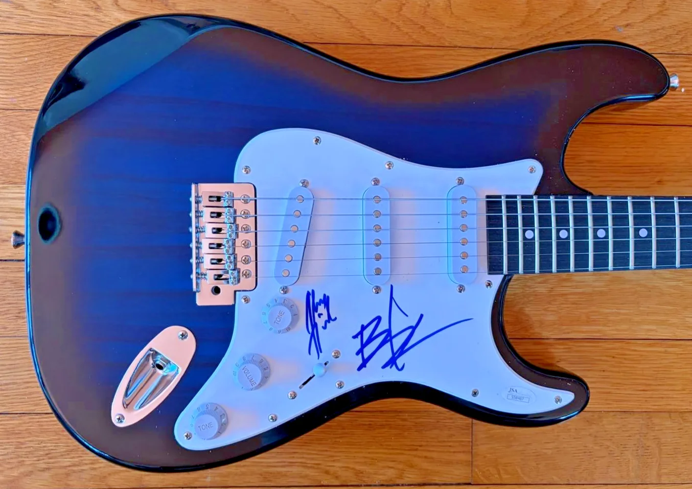 Brian Kelley & Tyler Hubbard — FLORIDA GEORGIA LINE SIGNED STRATOCASTER GUITAR BRIAN KELLEY TYLER HUBBARD JSA