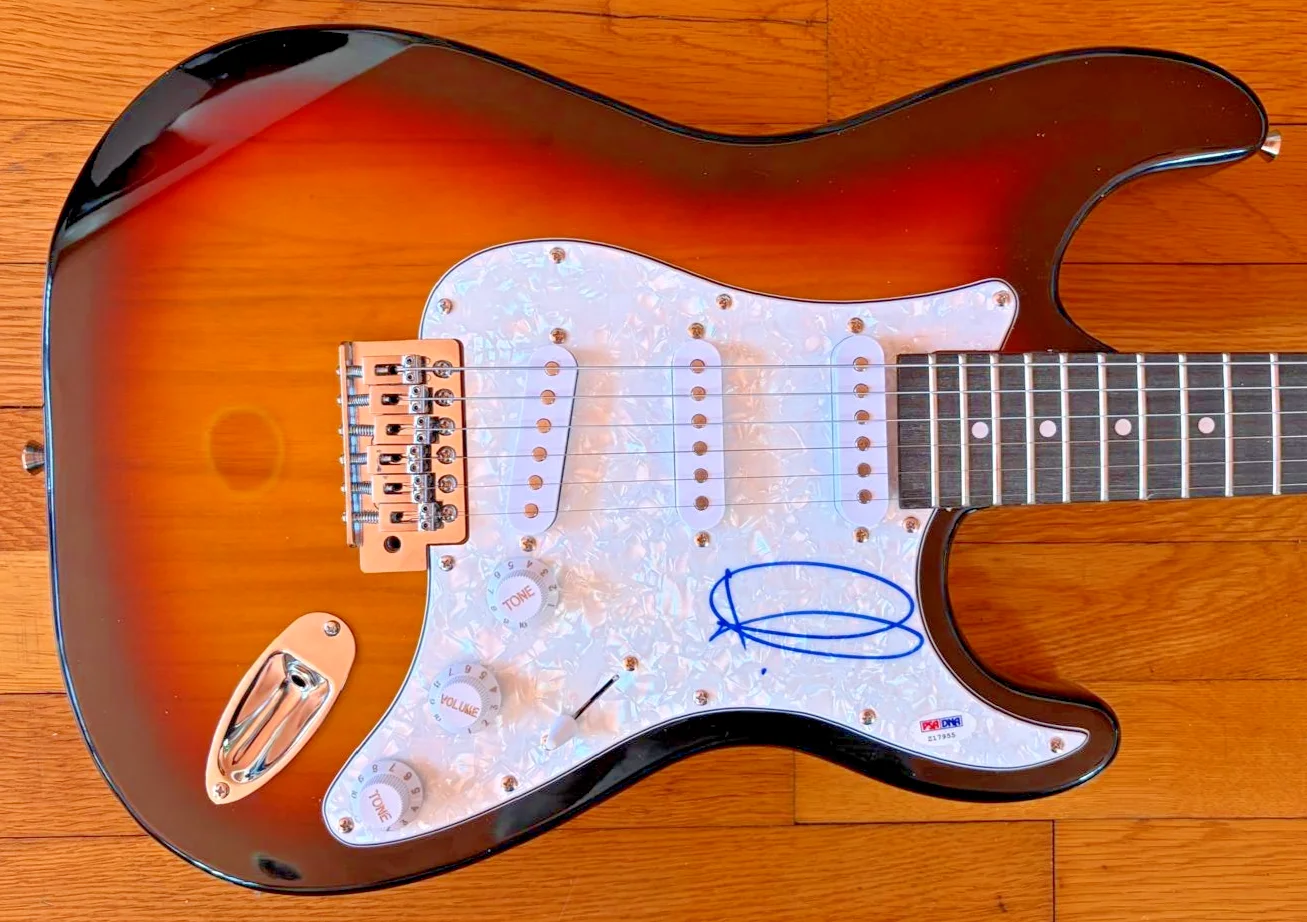 Adam Levine — ADAM LEVINE SIGNED AUTOGRAPHED STRATOCASTER GUITAR MAROON 5 THIS LOVE PSA COA
