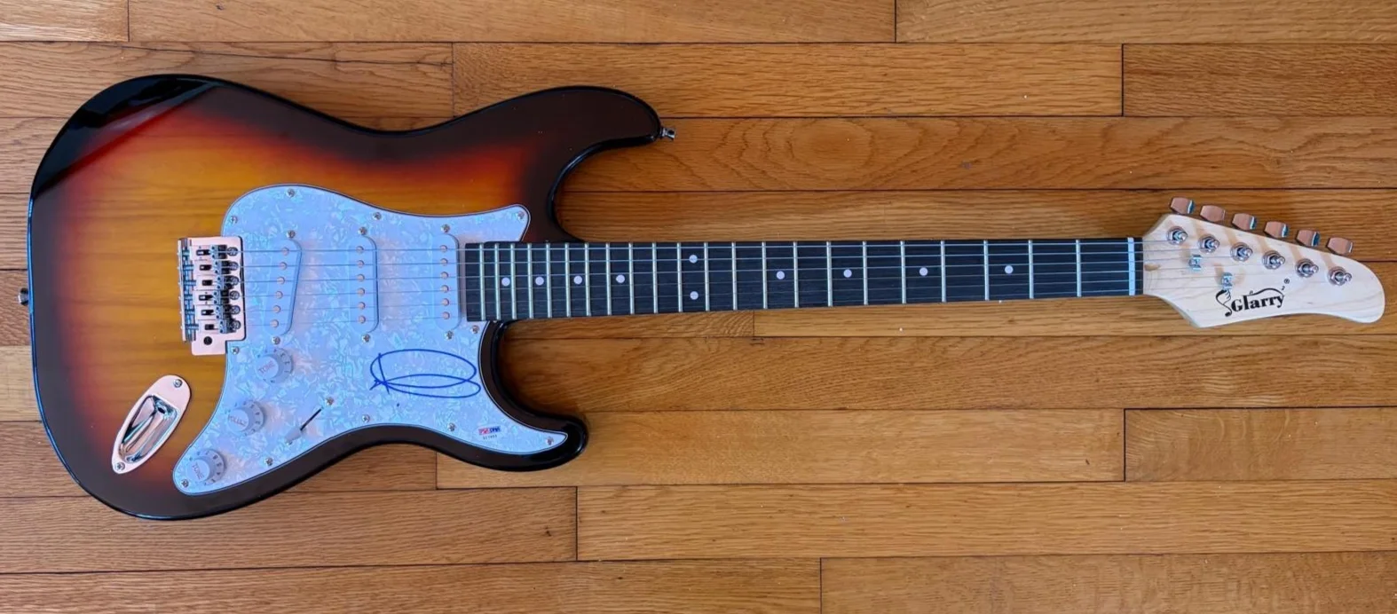Adam Levine — ADAM LEVINE SIGNED AUTOGRAPHED STRATOCASTER GUITAR MAROON 5 THIS LOVE PSA COA, image 2