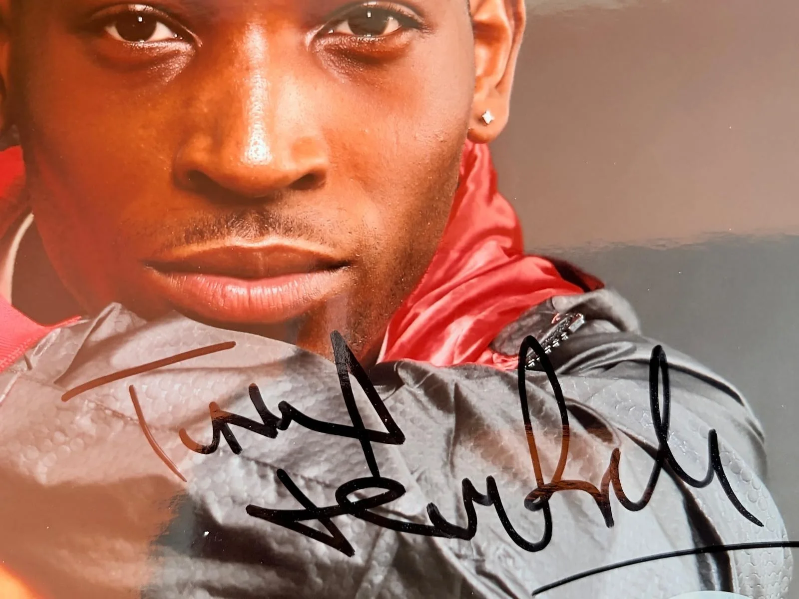 Tinnie Tempah — TINNIE TEMPAH SIGNED AUTOGRAPHED 8X10 PHOTO WRITTEN IN THE STARS RARE PSA, изображение 2